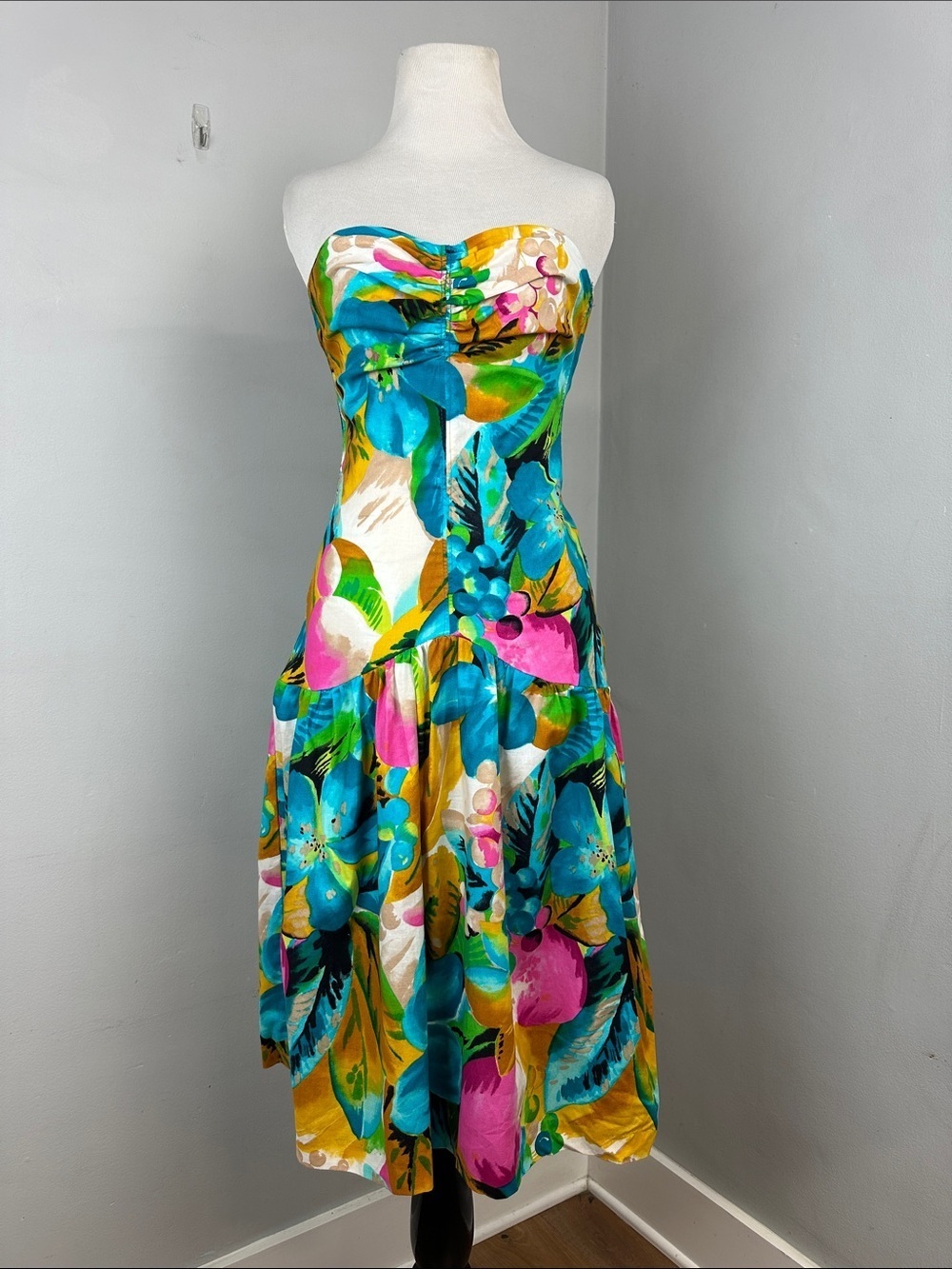 Vintage 1980’s Zyp Code Strapless Drop
waist Tropical Low Back Dress Sz S